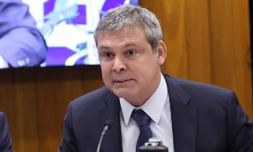 Com a Petrobras lucrando bilhões, Lindbergh cobra justiça para aposentados e defende direitos iguais para terceirizados