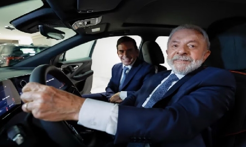 Efeito Lula: Indústria automobilística dispara e registra o melhor agosto desde 2013