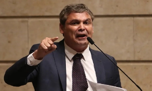 Lindbergh acusa Trump de tentar sabotar eleição brasileira e aponta traição do clã Bolsonaro ao país