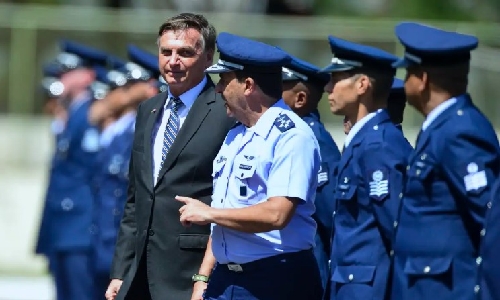 Livro de ex-comandante da FAB revela pressões e ameaças de Bolsonaro por golpe militar