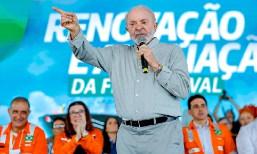 Lula prepara corte em impostos da gasolina para proteger o bolso do trabalhador