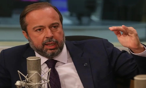 Ministro de Lula avisa que o etanol brasileiro não está à venda e defende a soberania nacional contra o tarifaço dos EUA