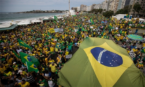 Rejeição a Flávio Bolsonaro bate 55% e expõe desgaste da extrema direita no país