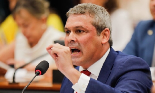 Retirada de urgência do projeto da 6x1 é classificada por Lindbergh como 