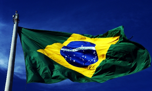 Sem poder aplicar tarifas, Trump prorroga sanção política sem efeitos contra o Brasil e faz acusações sem provas