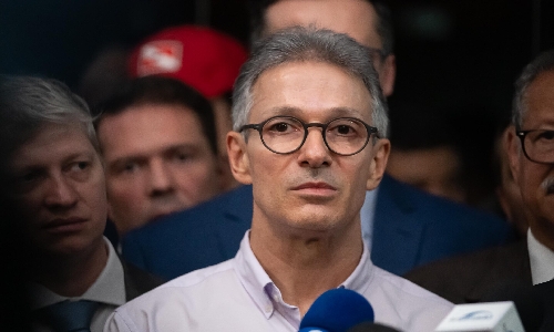 Zema diz que explicações de Flávio Bolsonaro sobre áudios com Vorcaro 