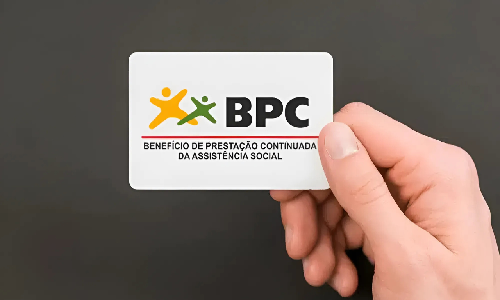 Ataque aos direitos sociais: Flávio estuda 