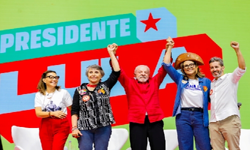 Brasil não aceita mais ‘político vira-lata’ e a eleição definirá o futuro, afirma Lula