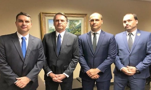 Relembre 10 fatos que mostram como a família Bolsonaro trabalha para os EUA e para si mesma