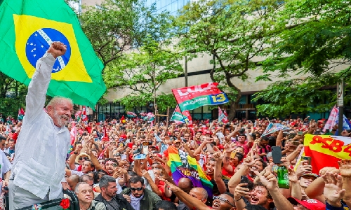 Com 50,9% dos votos válidos, Lula consolida favoritismo e lidera disputa contra a extrema direita