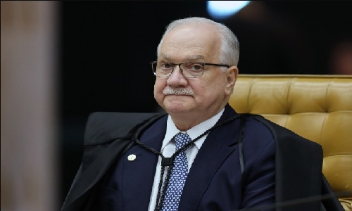 Guerra no STF tem reviravolta e Fachin assume casos que envolvem André Mendonça e Alexandre de Moraes