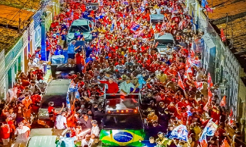 Lula lembra os 716 mil mortos na pandemia com Bolsonaro e diz que Flávio engana o povo