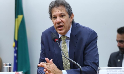 Haddad massacra Flávio Bolsonaro e expõe lamaçal de corrupção em comício histórico na zona leste de SP