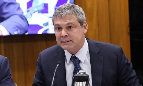 BOMBA NO CLÃ BOLSONARO! Lindbergh desmascara novos encontros secretos de Flávio com Vorcaro e exige ação imediata da PF contra 