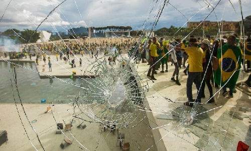 Levantamento indica que 52% da população é contra dosimetria para salvar golpistas
