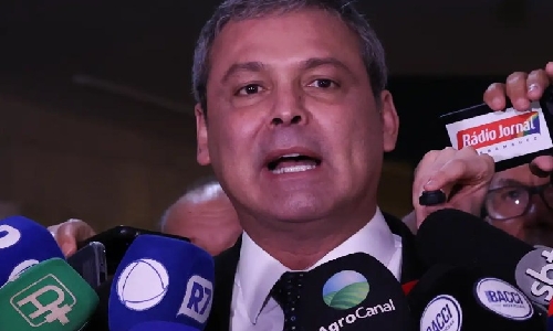 Lindbergh Farias celebra candidatura de Lula e conclama militância em defesa da soberania e dos trabalhadores