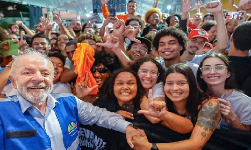 Presidente exalta legado popular nas universidades e avisa: 