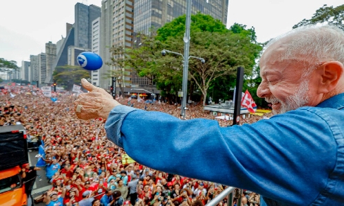 Tsunami popular em SP: mais de 1 milhão ocupam a Paulista na Marcha pela Democracia e exigem Lula reeleito