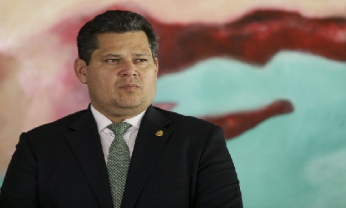 Davi Alcolumbre trava PEC do fim da escala 6x1 e paralisa Senado com recesso informal