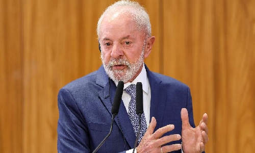 Aliados de Flávio Bolsonaro recebem ordens para atacar Lula após tarifas dos Estados Unidos