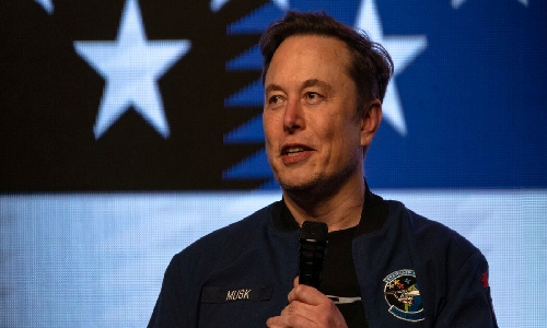 Blindagem eletrônica: X de Elon Musk restringe denúncias sobre escândalo de Flávio Bolsonaro e Vorcaro