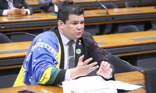 Bolsonarista Gilvan da Federal direciona R$ 490 mil em verbas públicas para ONGs de parentes e assessores