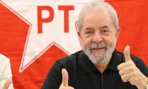 DESESPERADO E ACUADO, Flávio Bolsonaro aciona o modo 