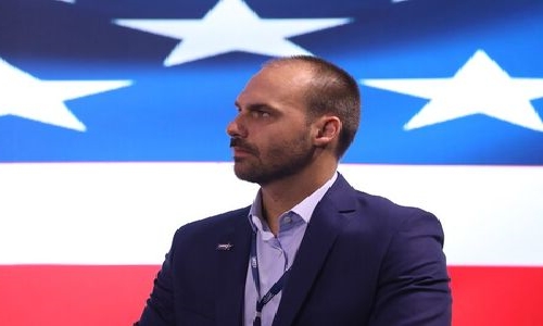 Eduardo Bolsonaro chora nos Estados Unidos por temor de prisão e ataca críticos de Flávio Bolsonaro