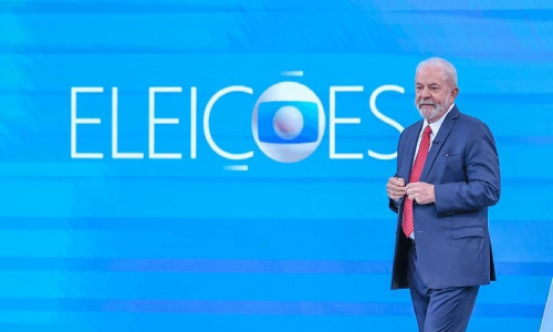 Erros de Flávio Bolsonaro no debate impulsionam Lula entre eleitores indecisos