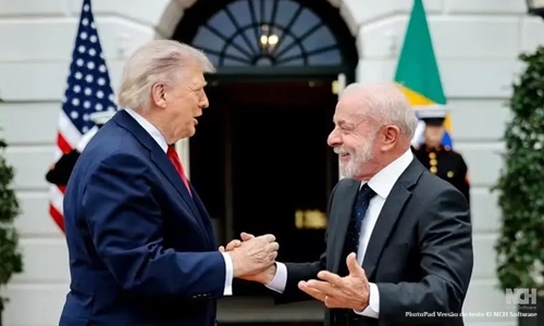 O trator de Lula: Presidente cala a mídia, isola bolsonaristas e volta consagrado dos EUA