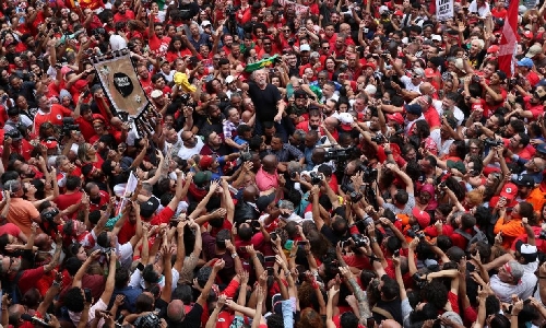 PoderData/Aya escancara ARRANCADA DE LULA enquanto Flávio Bolsonaro perde vantagem