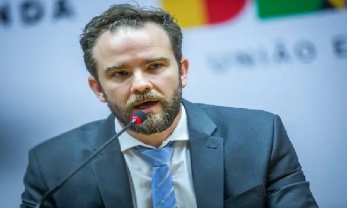 Brasil não se curva ao tarifaço dos EUA, afirma Durigan