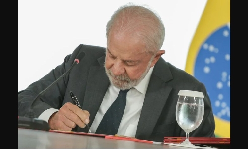 Dignidade de volta: governo Lula barra jornada 6x1 defendida pela direita