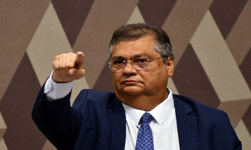 Dino manda PF apurar interferência externa no processo eleitoral