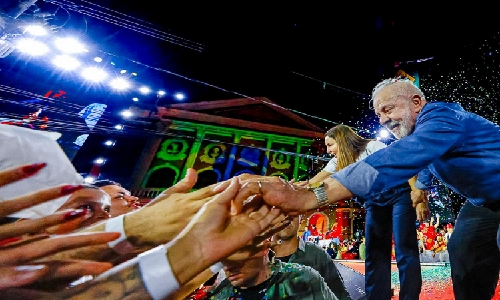 Em Belém, Lula reúne 80 mil pessoas e pede respeito às religiões, às mulheres e ao Brasil