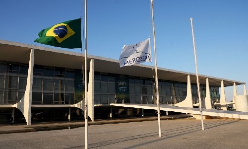 Flávio Dino expõe voto de Mendonça no STF para favorecer Banco Master e promoção do próprio irmão PlantãoBrasil