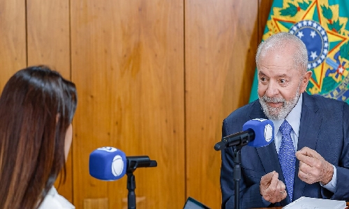 Lula concede entrevista à Record nesta terça-feira (15)