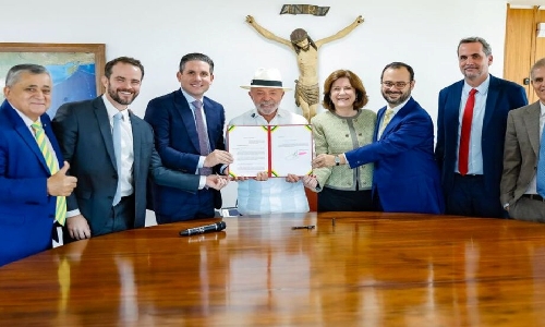 Lula entrega a Motta projeto para beneficiar MEIs