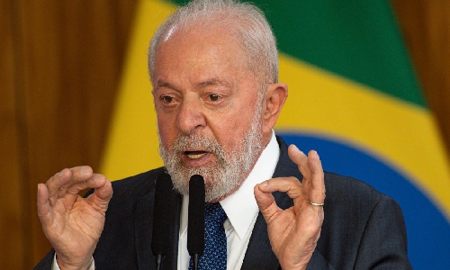 Lula transforma fim da escala 6x1 em prioridade, enquanto Flávio Bolsonaro atua contra trabalhadores