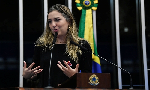 “Mendonça entrou de cabeça na blindagem da ‘familícia’ Bolsonaro”, critica Fernanda Melchionna