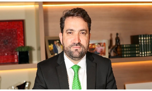 PF investiga advogado próximo a Flávio Bolsonaro por uso de familiar como laranja