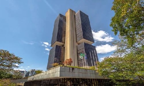 Mercado financeiro reduz previsão da inflação para 5% este ano